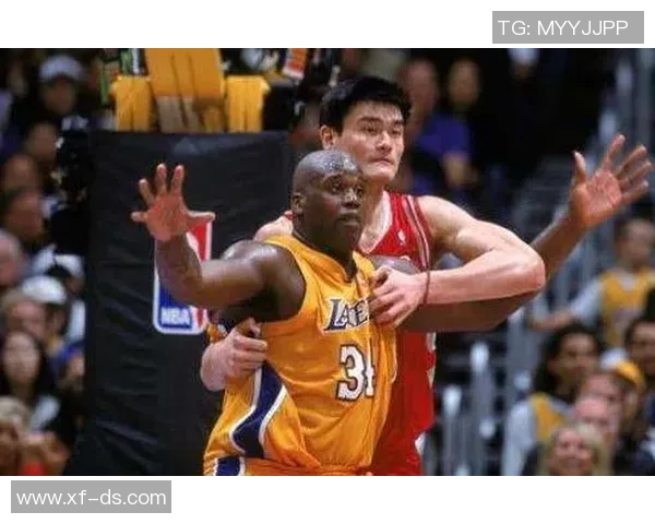 姚明与奥尼尔的巅峰对决谁才是篮球巨星的真正代表