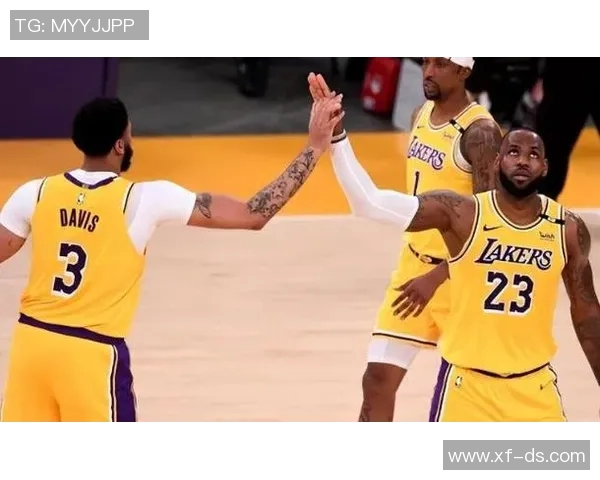 热火与湖人近期交锋比分回顾及比赛精彩瞬间分析