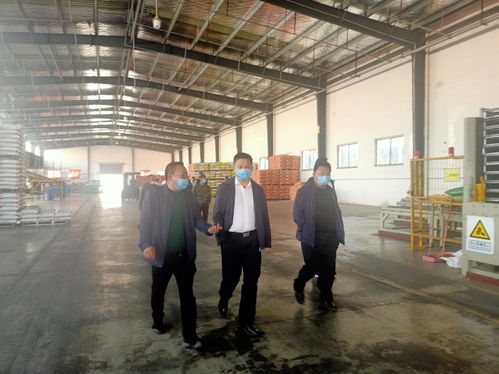 新建区铁河乡组织水产养殖户赴饲料厂调研